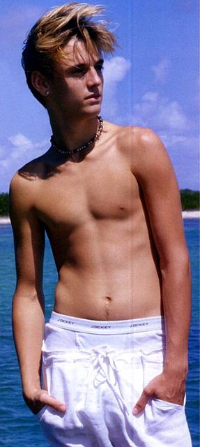 aaron_hot_popstar_oct_02.jpg